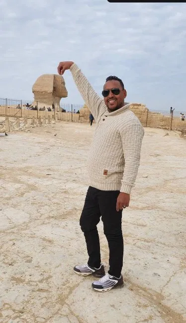 Tito with a traveller at the Great Sphinx of Giza